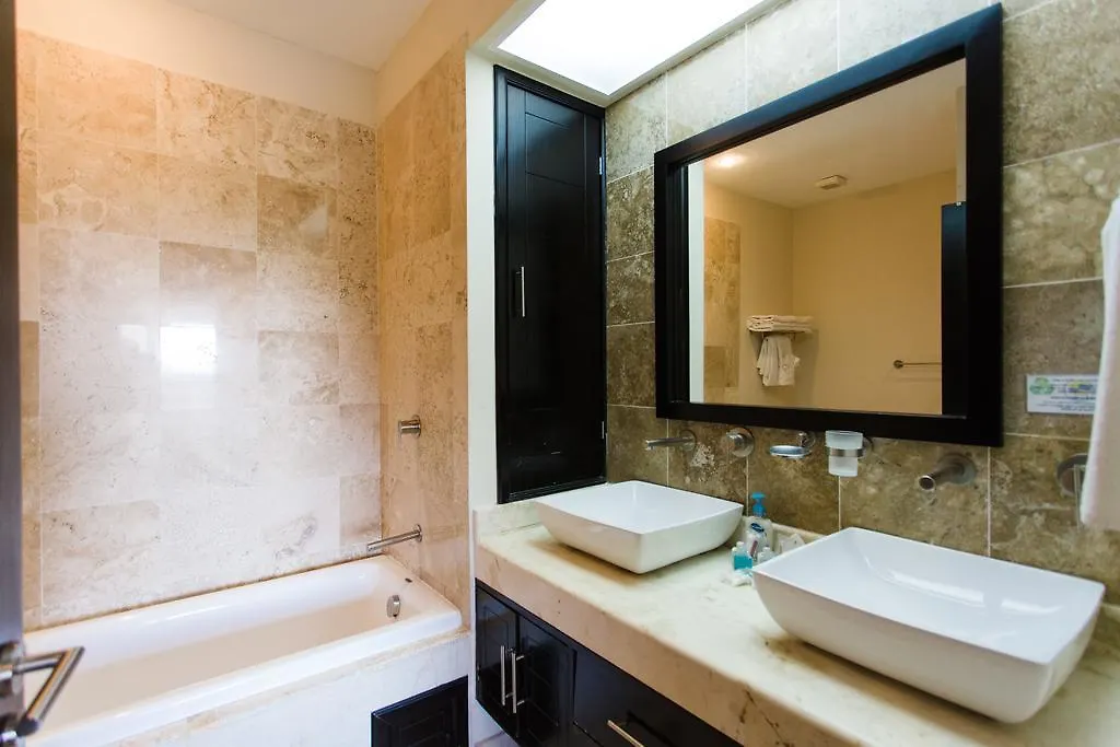 Oceanfront El Faro Surf 302 Apartamento Playa del Carmen México